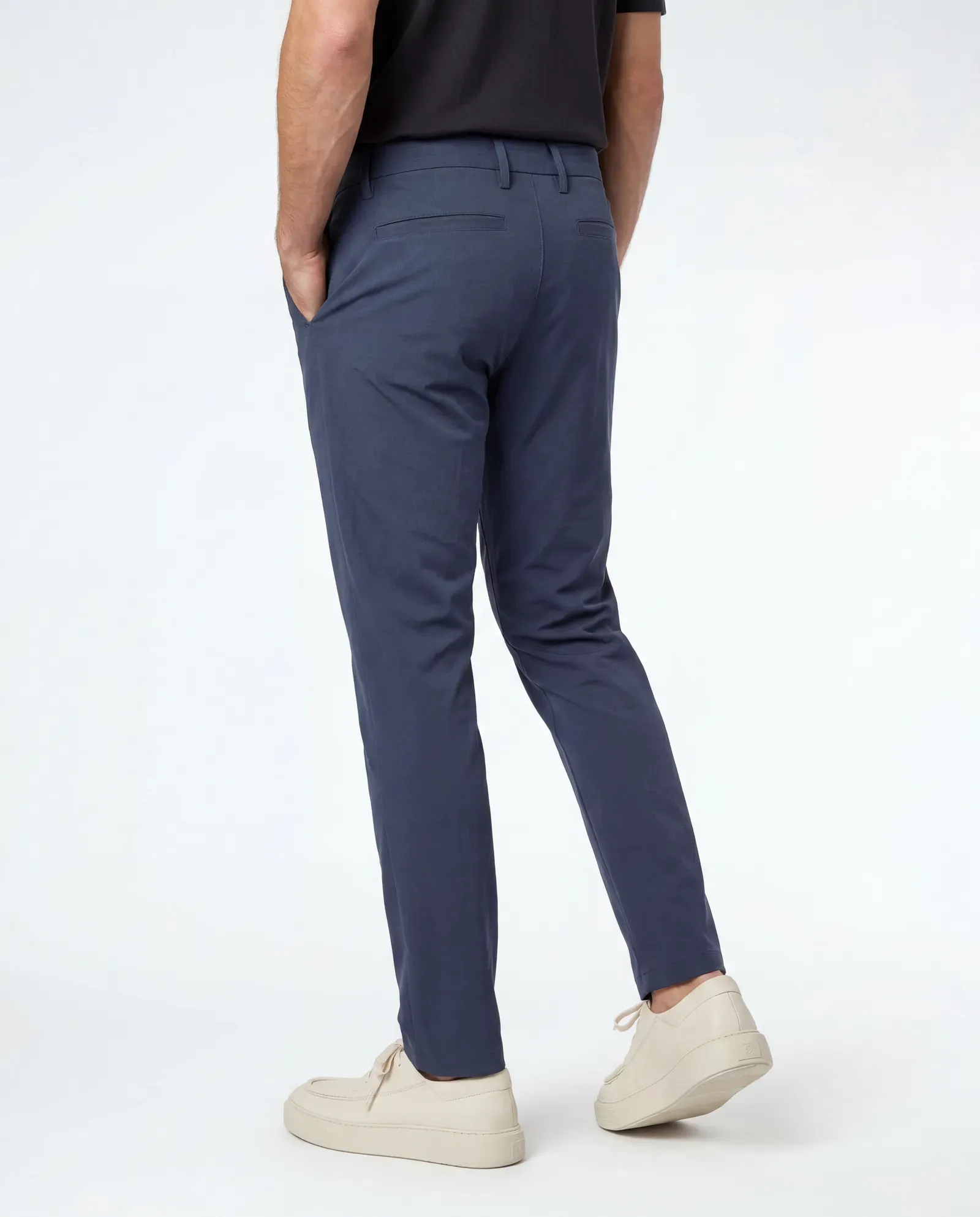 HENRY: Teknik Donanımlı Modern Chino